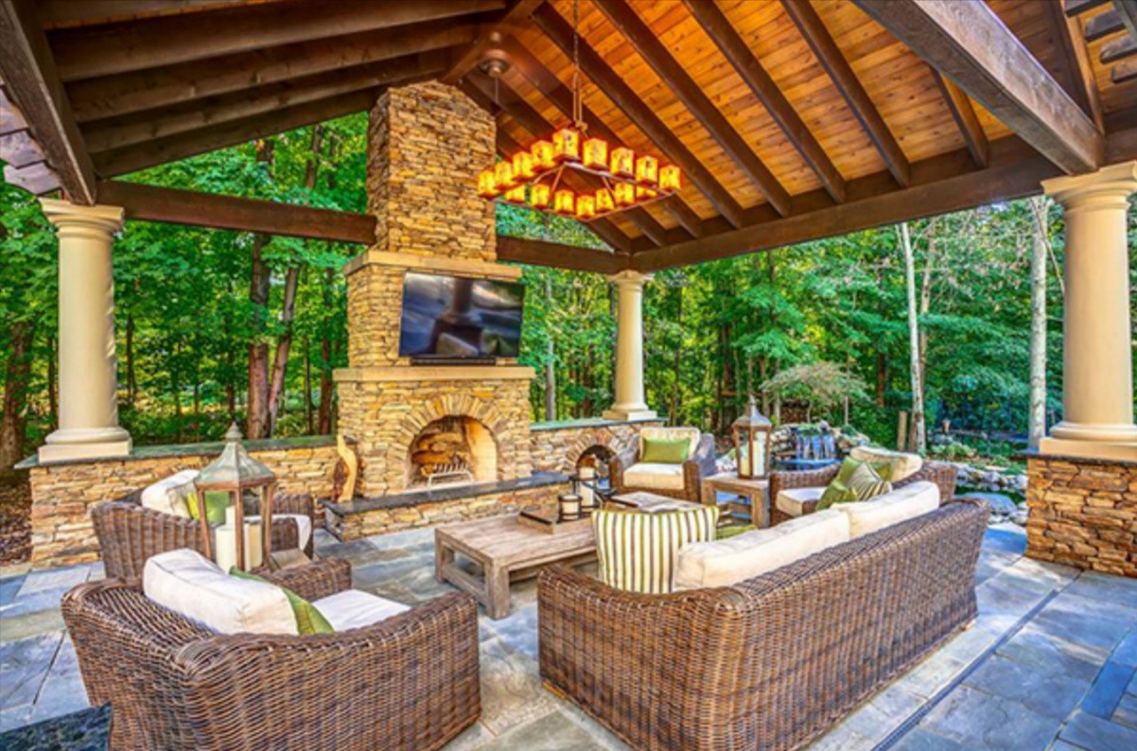 Outdoor living space deck pergola Franklin TN
